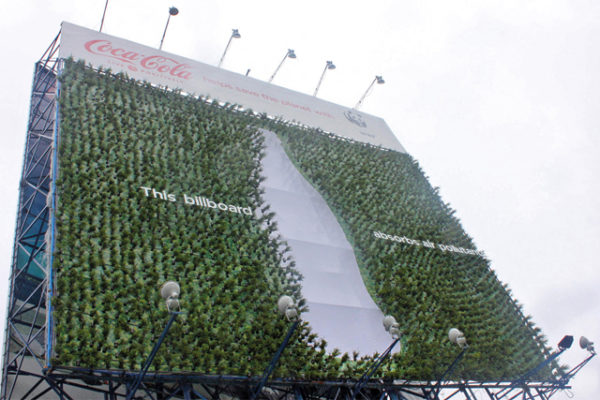 Il cartellone verde di Coca-Cola